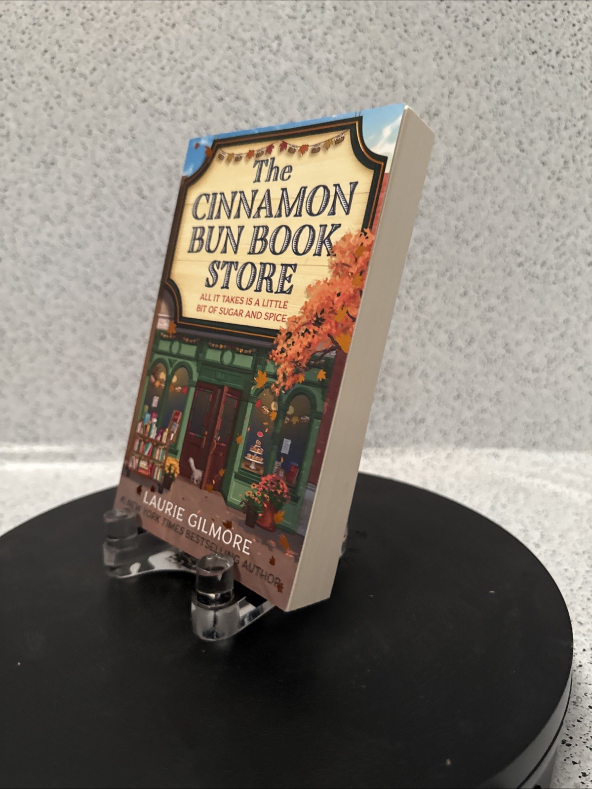 Cinnamon Bun Book Store (Dream Harbor, Book 2) by Laurie Gilmore