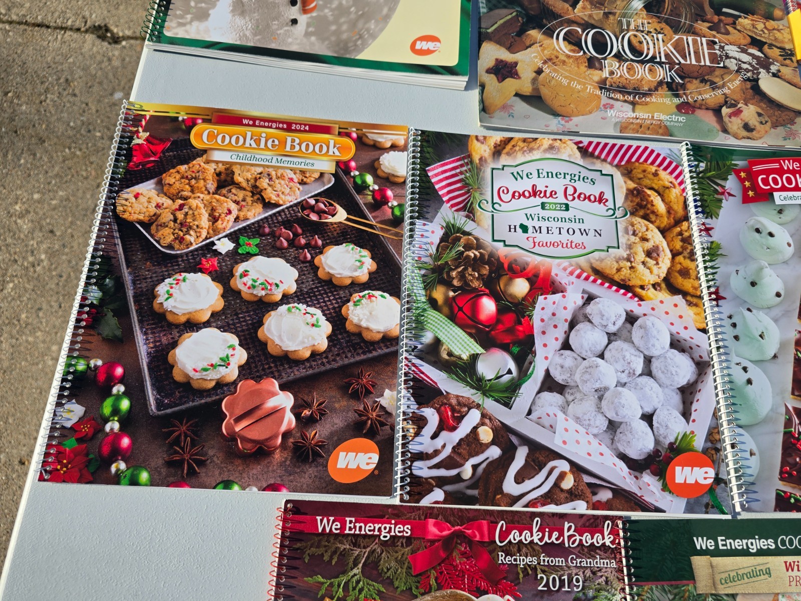 Lot of 11 Wisconsin Electric WE Energies Cookie Book Recipe Cookbooks 2006-2019