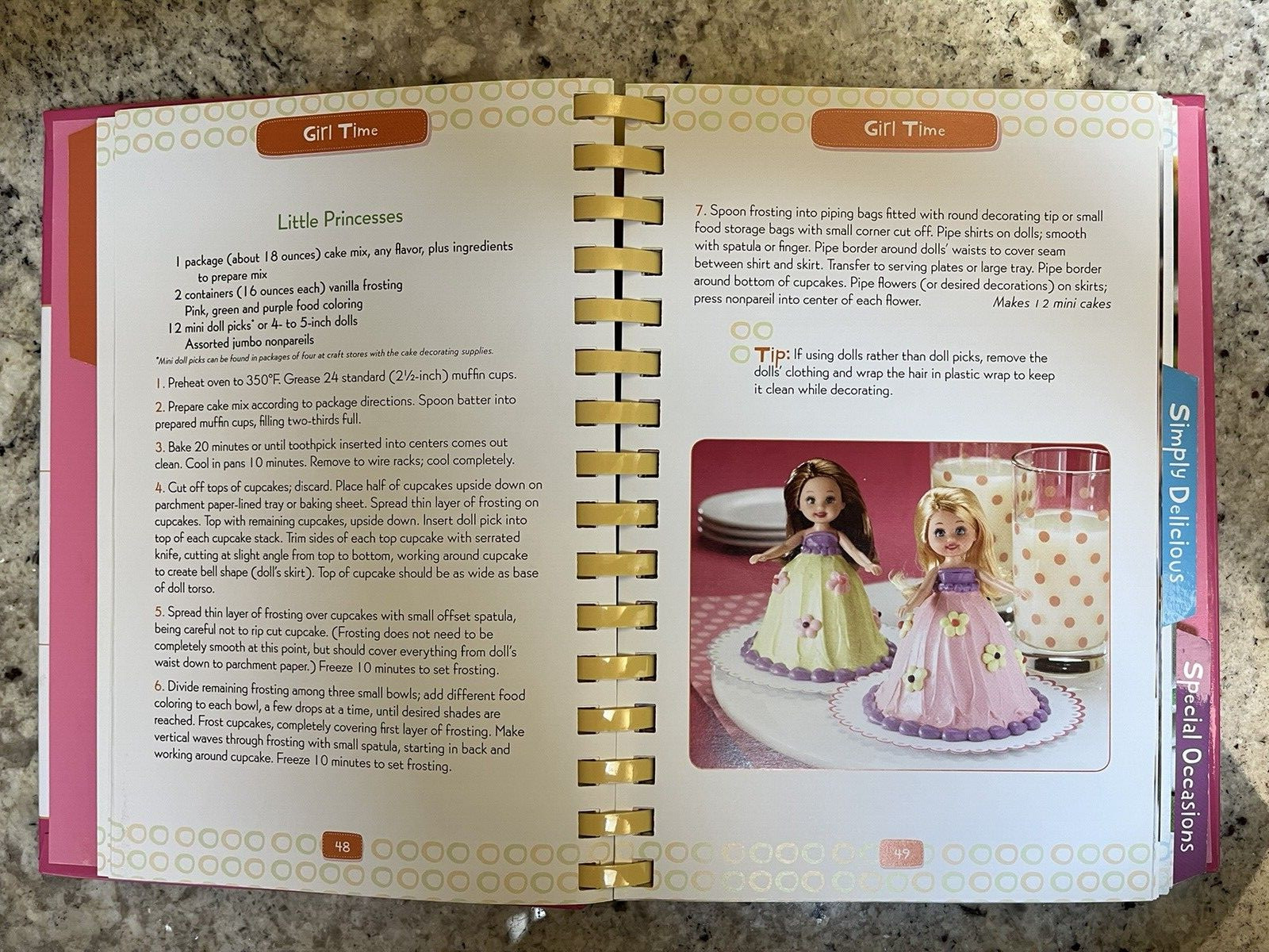 CUPCAKES Favorite Brand Name 3 Books in One Spiral Bound Cookbook 288 pages NEW