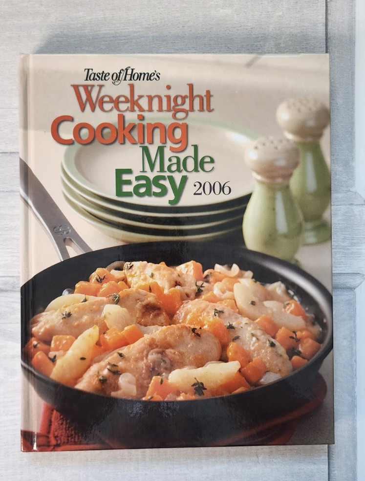 Taste of Home 2006 Weeknight Cooking Made Easy 336 pages hardcover 304 recipes