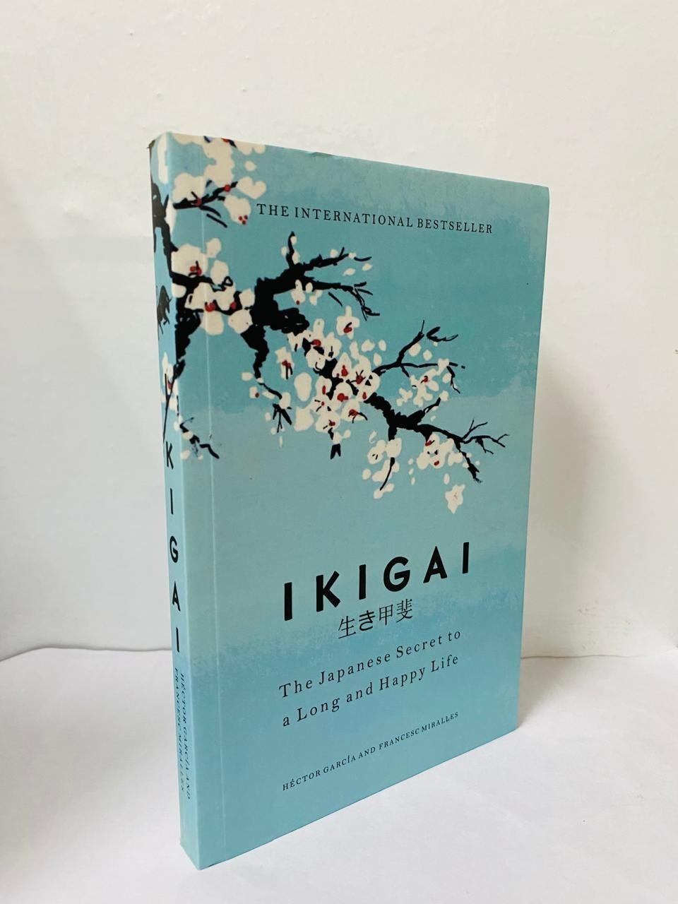 Ikigai The Japanese Secret to a Long and Happy Life Paperback usa stock