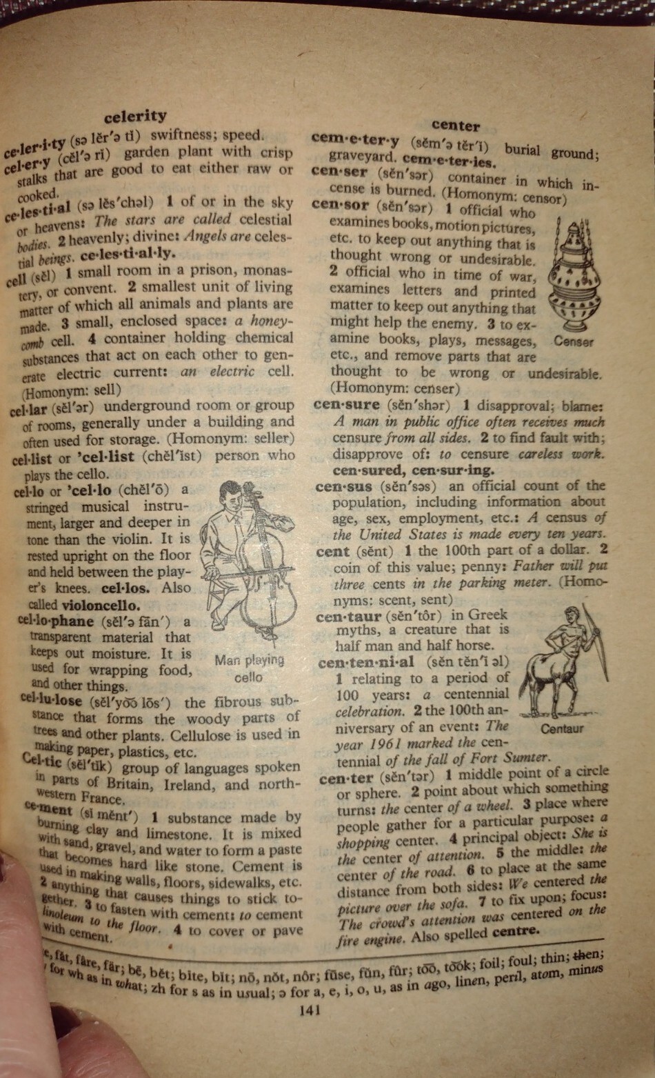 VINTAGE SCHOLASTIC DICTIONARY OF AMERICAN ENGLISH 1970’s PAPERBACK 864 PAGES