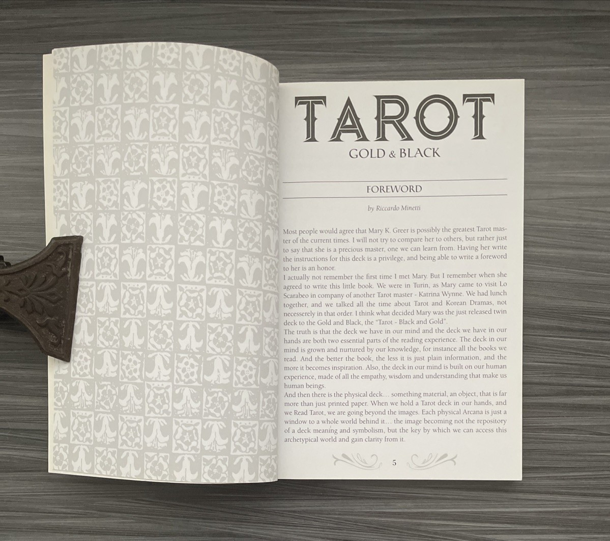 Tarot Black And Gold Edition – Lo Scarabeo – 128 Pages Guidebook – Book Only