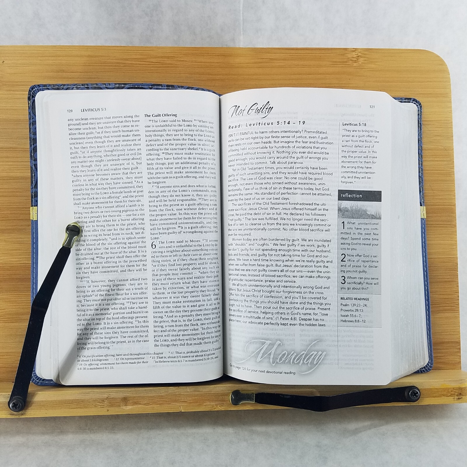 Women’s Devotional Bible by Zondervan Staff (2012, Blue Leather, Special)