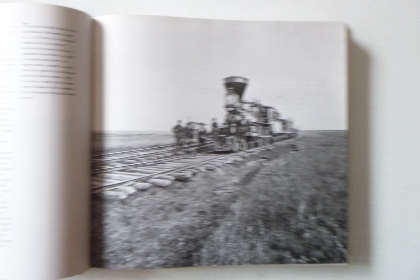 Railroad Signatures Across the Pacific Northwest, C. Schwantes (hardcover, 1993)