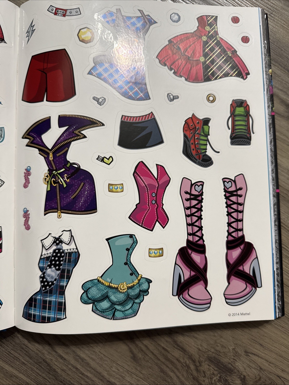 Monster High Collection: Over 200 Pages of Fantastic Fun! Over 100 Stickers NEW