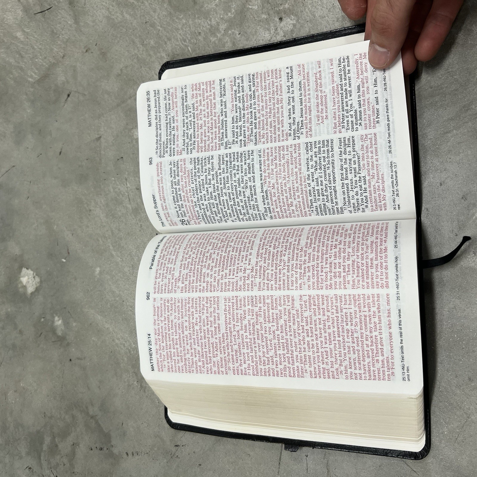 Holy Bible Red Letter, New Millennium Edition New King James 1990