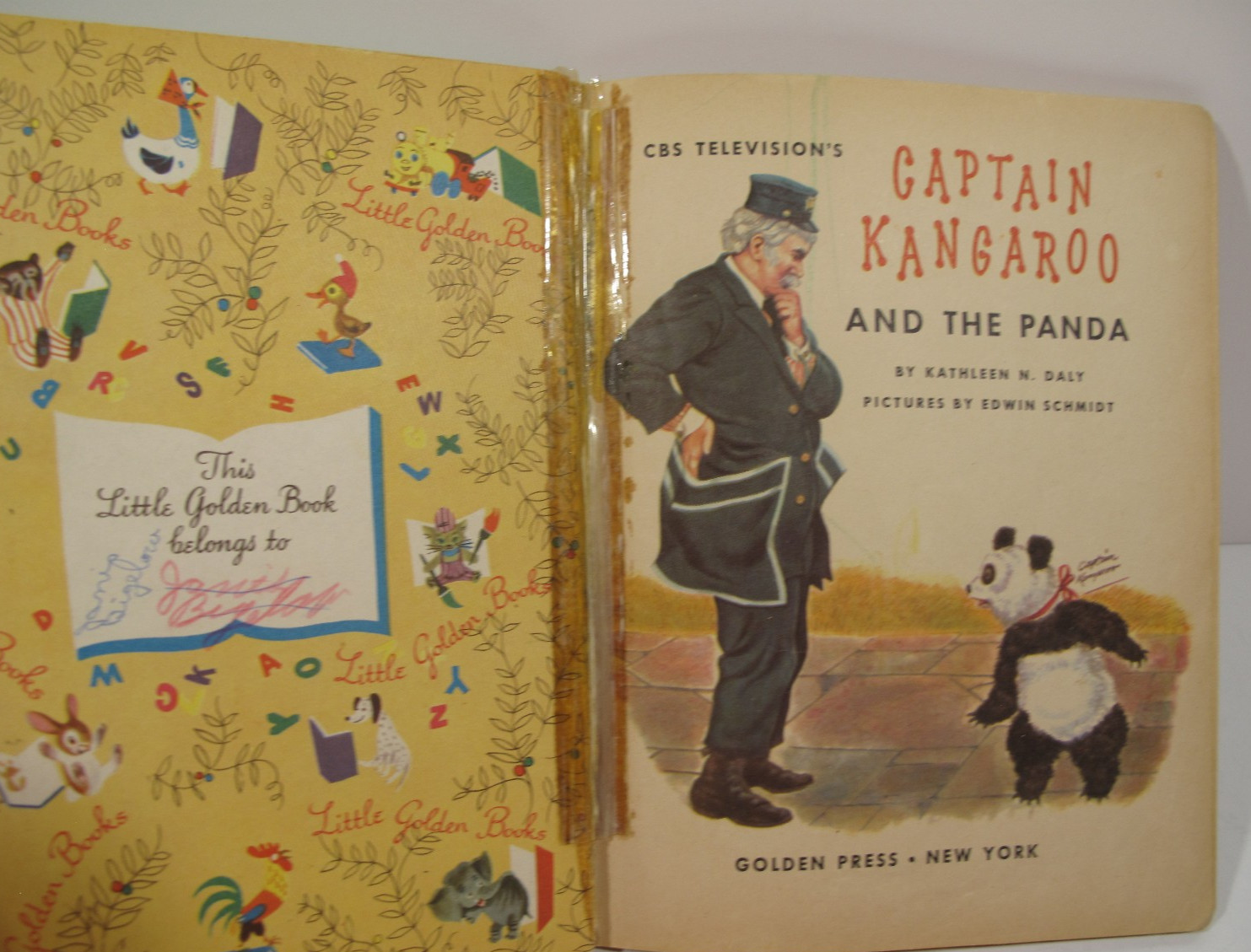 Lot of 4 VTG Books for Crafting~Decor~Wall Art~Wizard of Oz~Bluebeard~Three Pigs