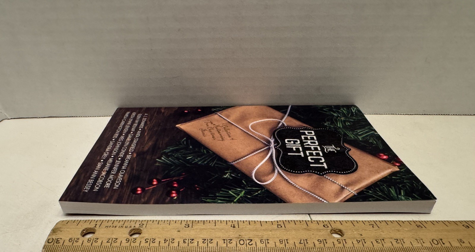 The Perfect Gift, Covenant Communications, Paperback, 2016, New