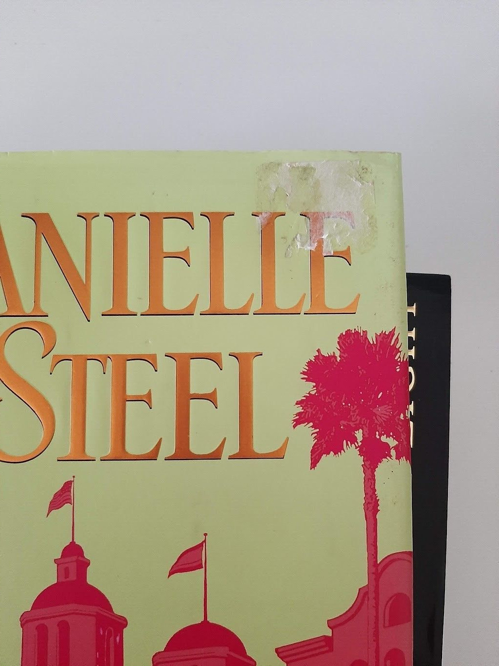 Danielle Steel HC Books Bigger Size 8.5 – 9.5 in Romantic novels Non Smoking