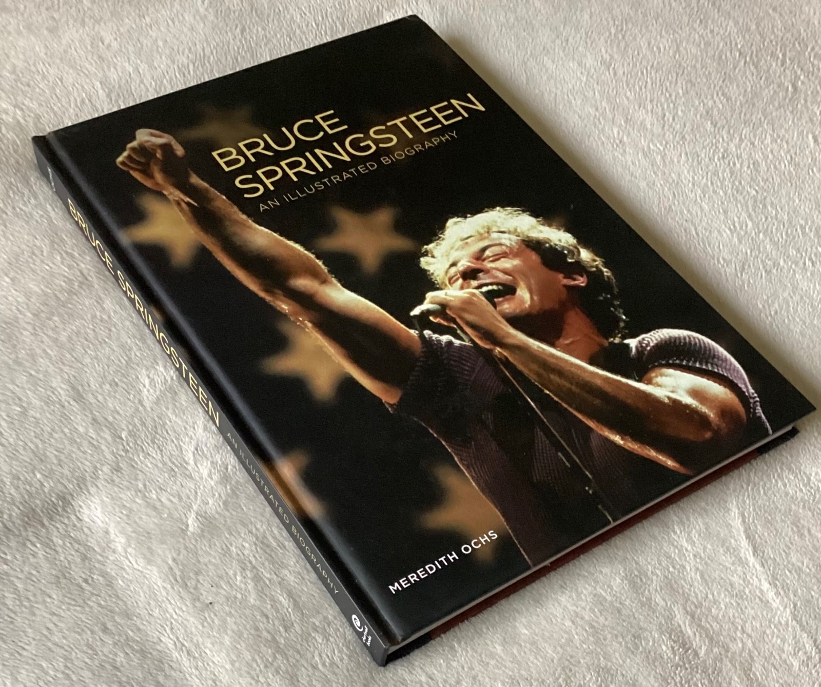 “BRUCE SPRINGSTEEN – An Illustrated Biography” – Hardcover – 184 Pages! – MINT!