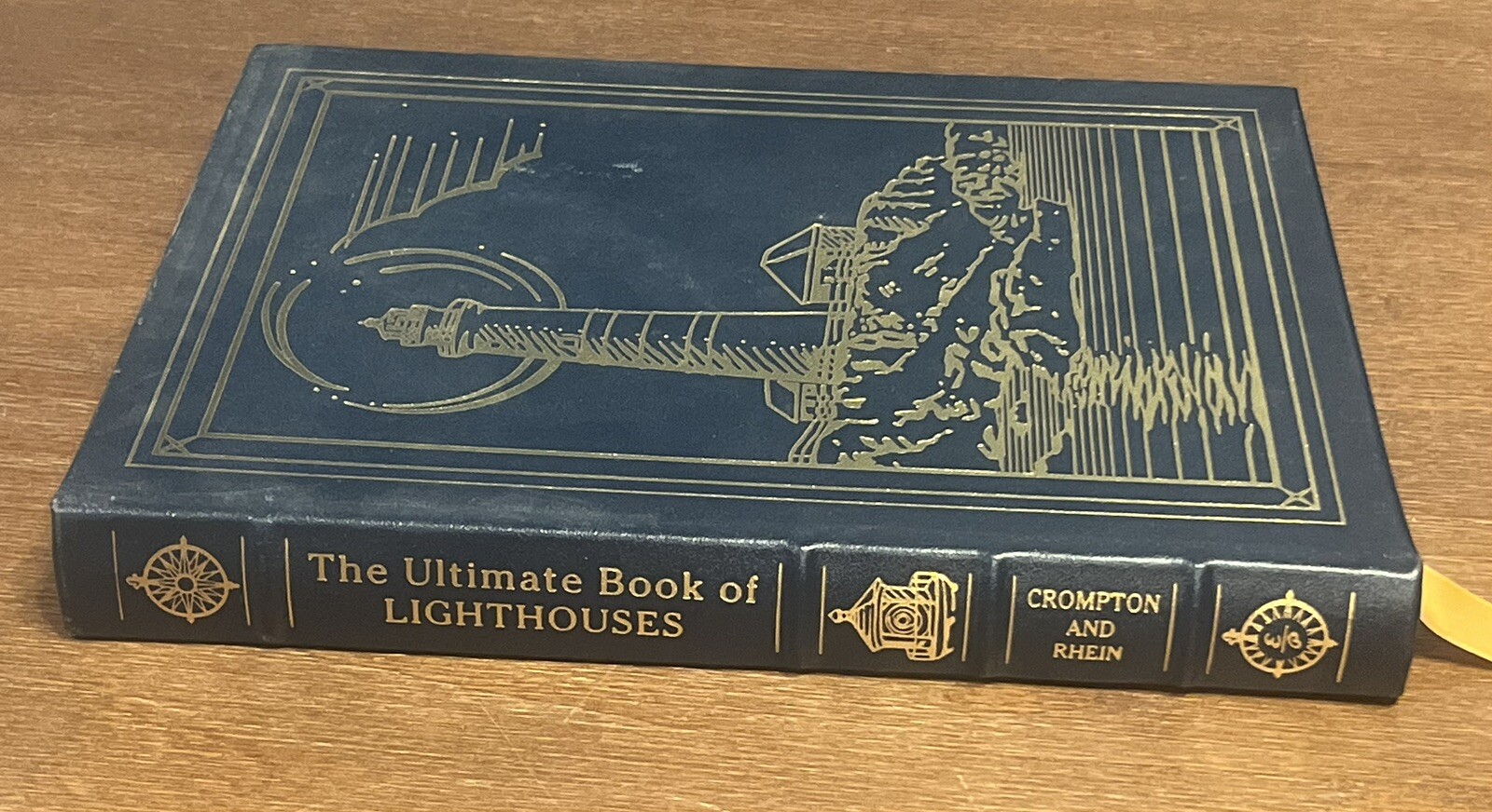 THE ULTIMATE BOOK OF LIGHTHOUSES THUNDER BAY PRESS leather bound 256 pages