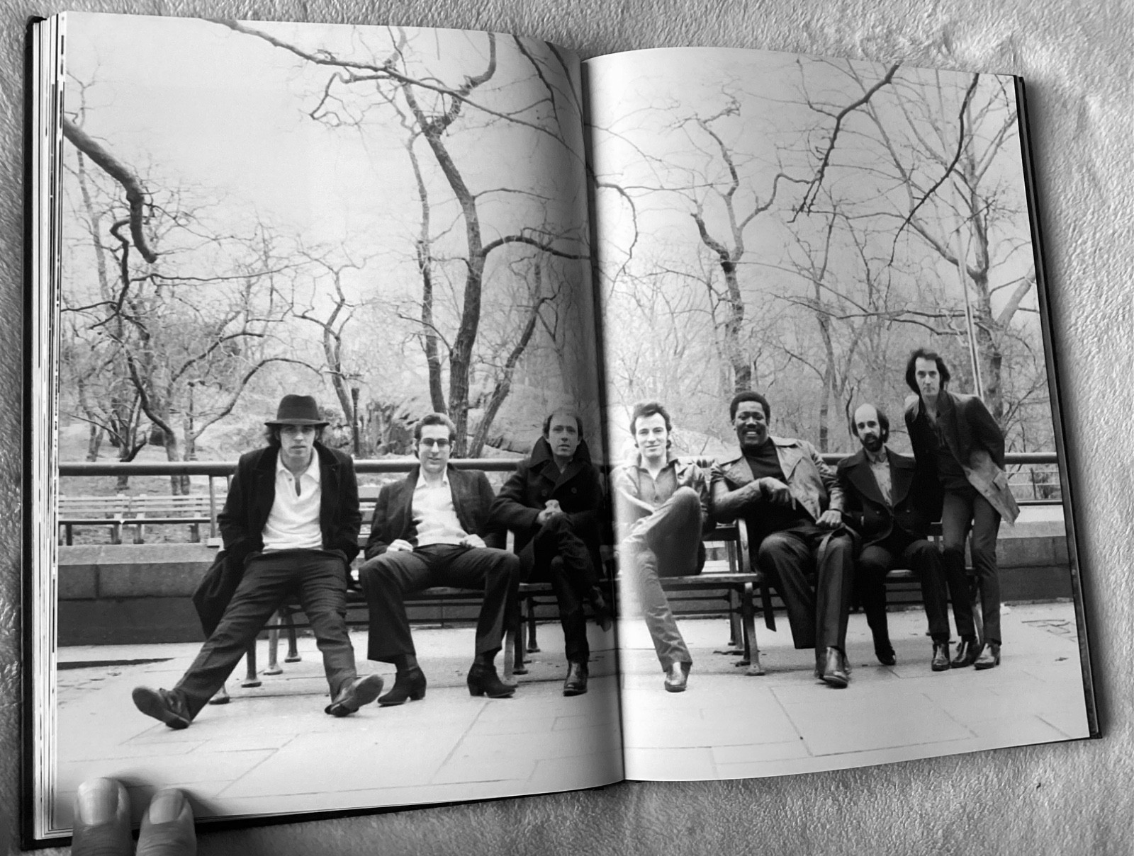 “BRUCE SPRINGSTEEN – An Illustrated Biography” – Hardcover – 184 Pages! – MINT!