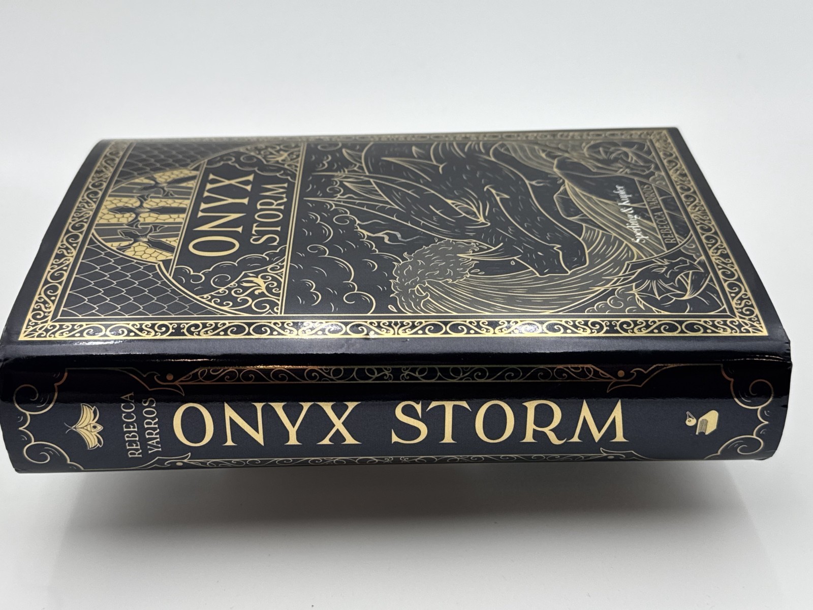Onyx Storm by Rebecca Yarros ITALIAN Signed.