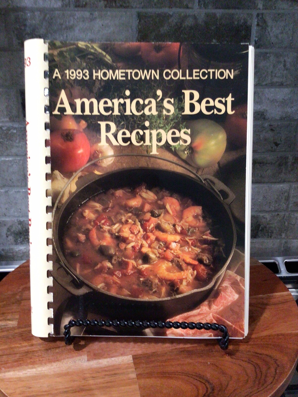 1993 HOMETOWN COLLECTION America’s Best Recipes Cookbook 336 Pages