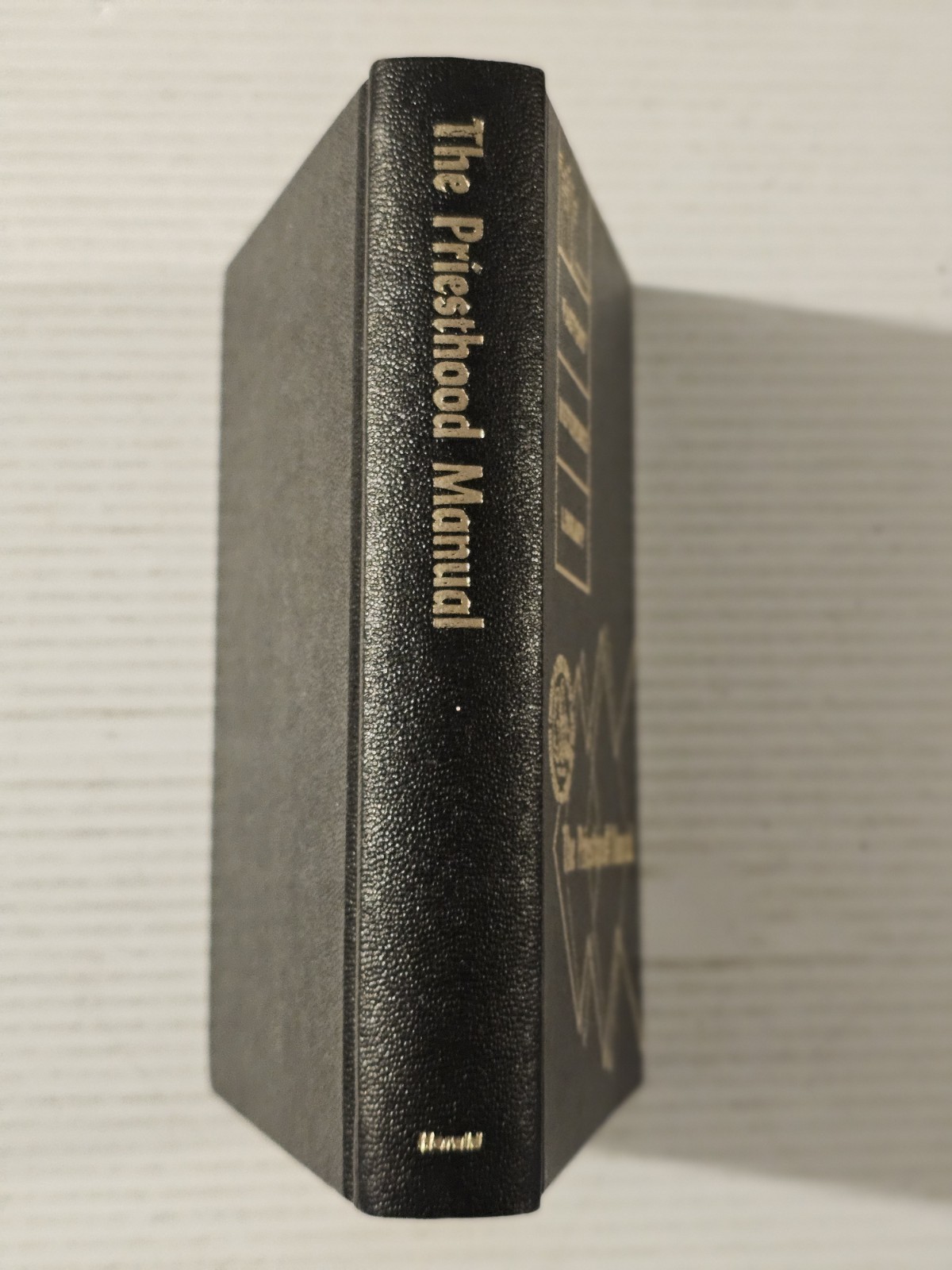 The Priesthood Manual/Pastors Reference Library, HC 1972, RLDS Church. Row 30.