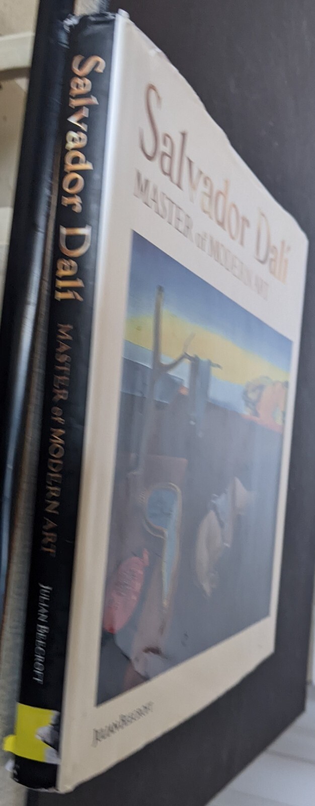 Salvador Dalí: Master of Modern Art (Masterworks) by Beecroft 2016 Very Good