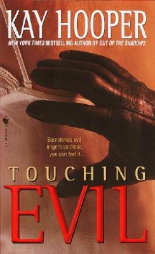 Touching Evil: A Bishop/Special Crimes Unit Novel By Hooper, Kay – VERY GOOD