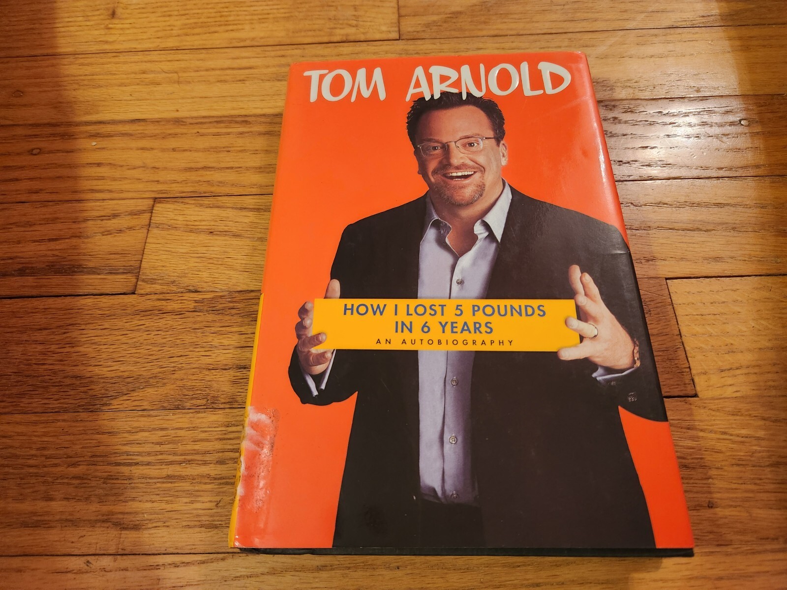 Tom Arnold SIGNED How I lost 5 Pounds In 6 Years 2002 First Edition HB w/GOA