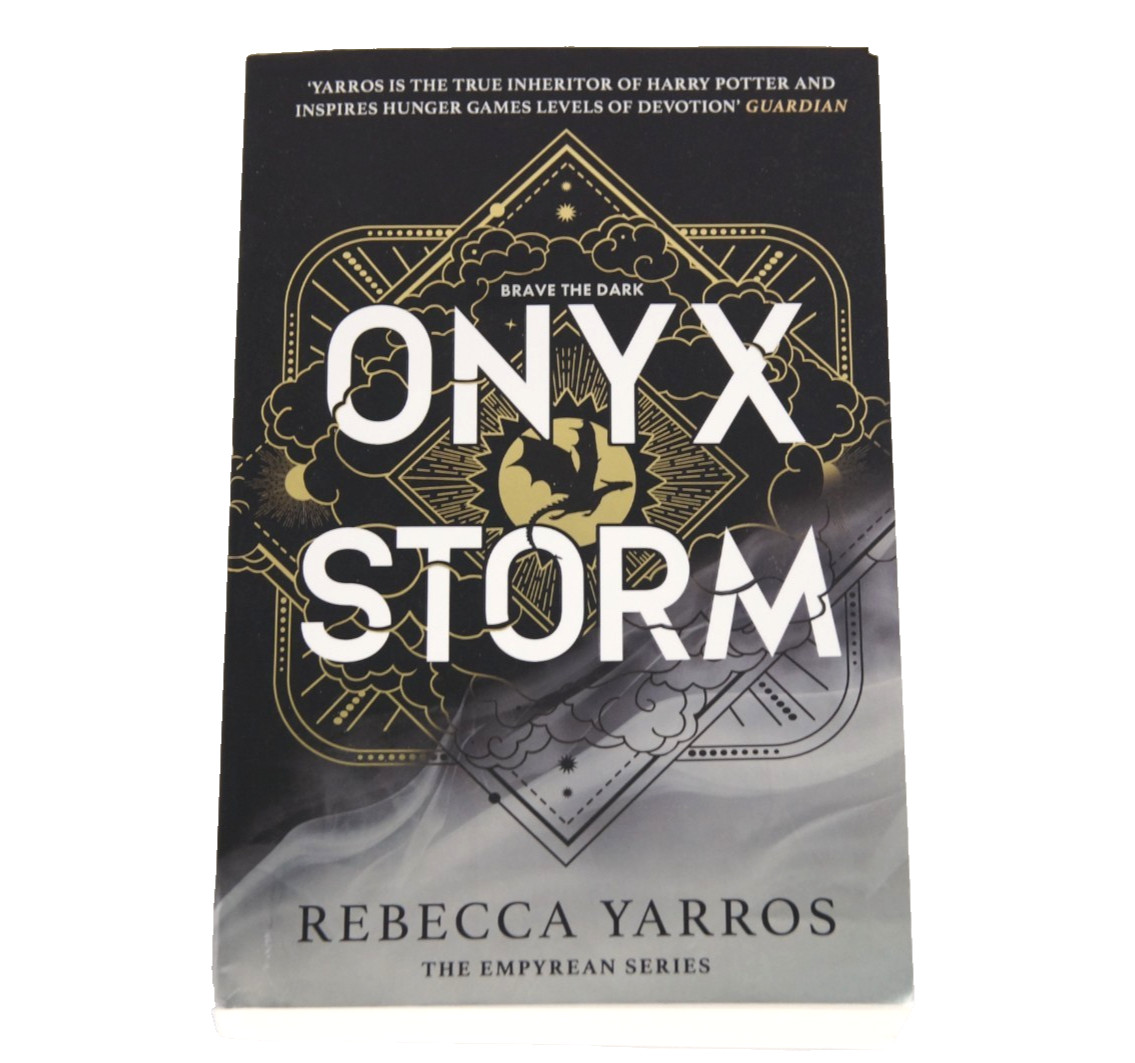 Onyx Storm Paperback Book – Rebecca Yaros