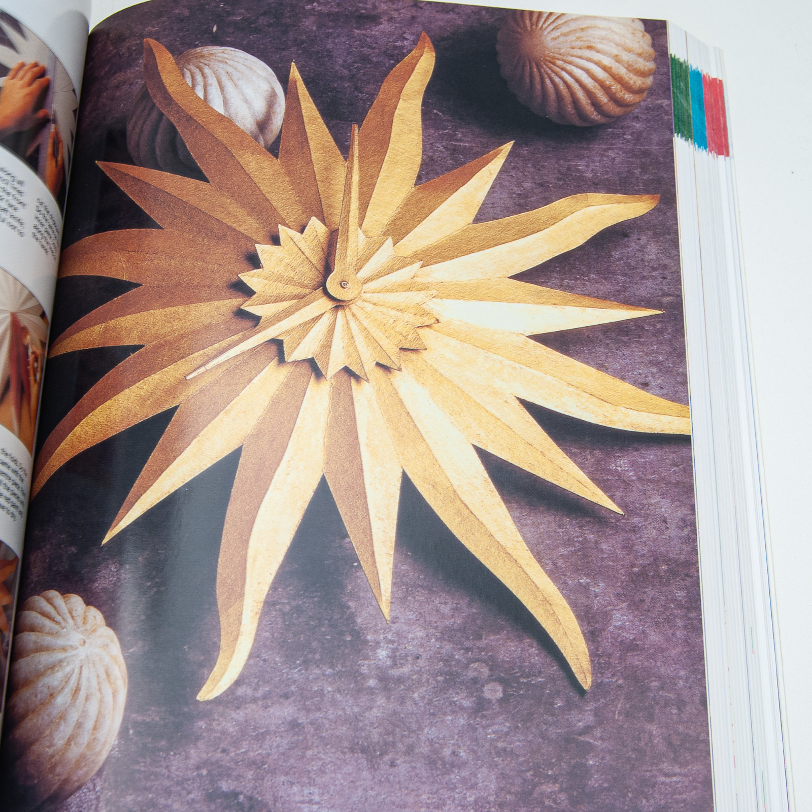 Papercrafts and Origami, Crafting, Softcover, 512 Pages, Hermes House 2002