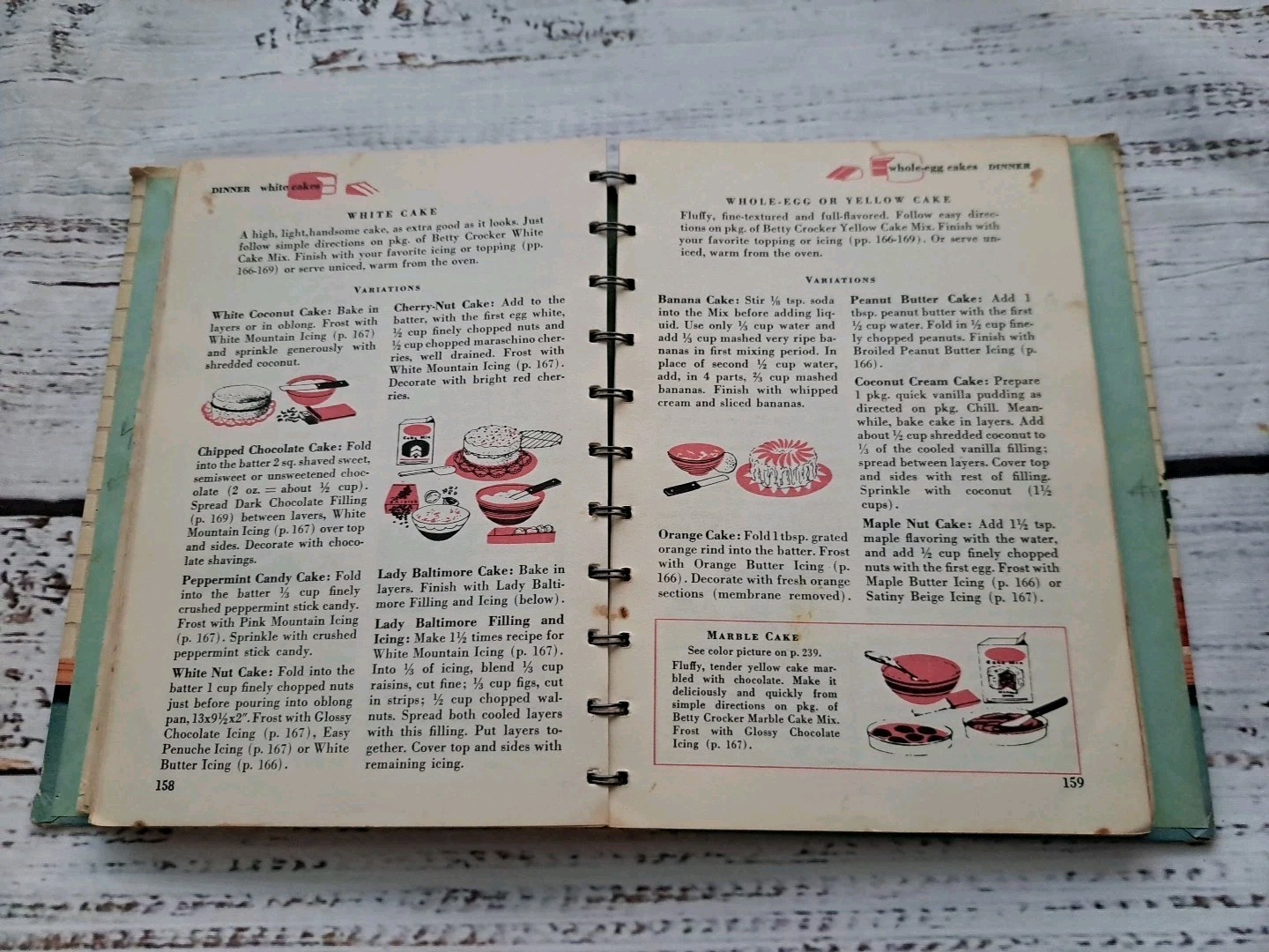 Betty Crocker’s Good & Easy Cook Book 1954 1000 recipes 256 pages 1st Edition