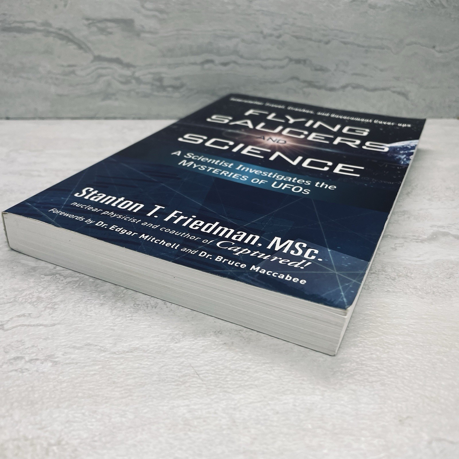 Flying Saucers & Science SIGNED Friedman – A Scientist Investigates UFOs ©2008