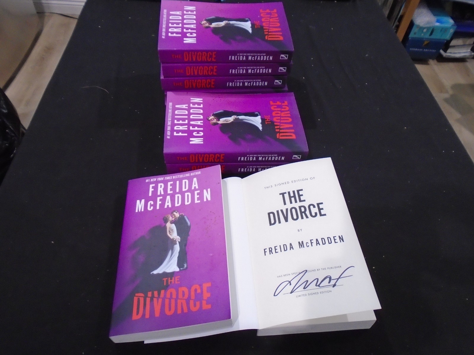 Signed Freida McFadden The Divorce US First Paperback The Housemaid