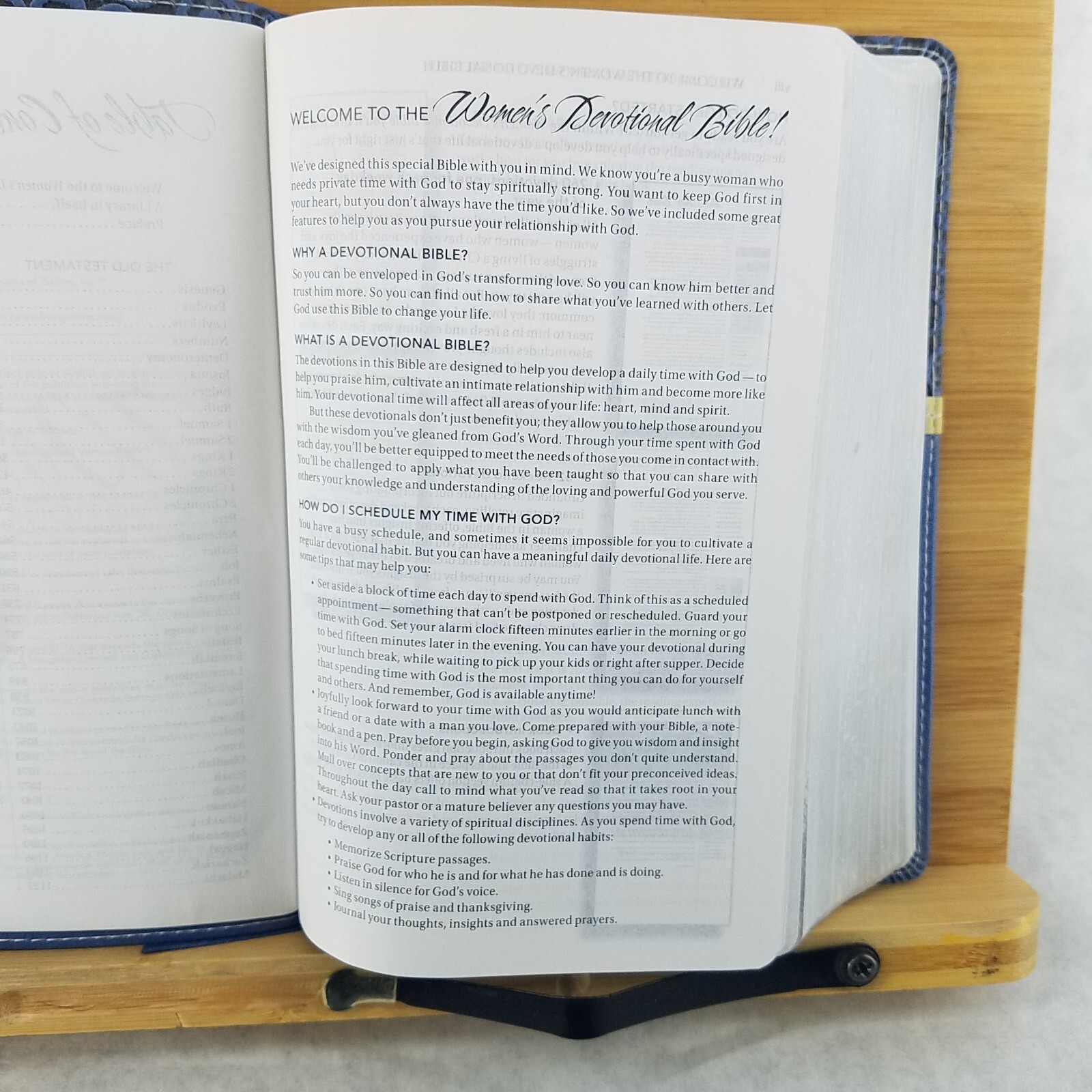 Women’s Devotional Bible by Zondervan Staff (2012, Blue Leather, Special)