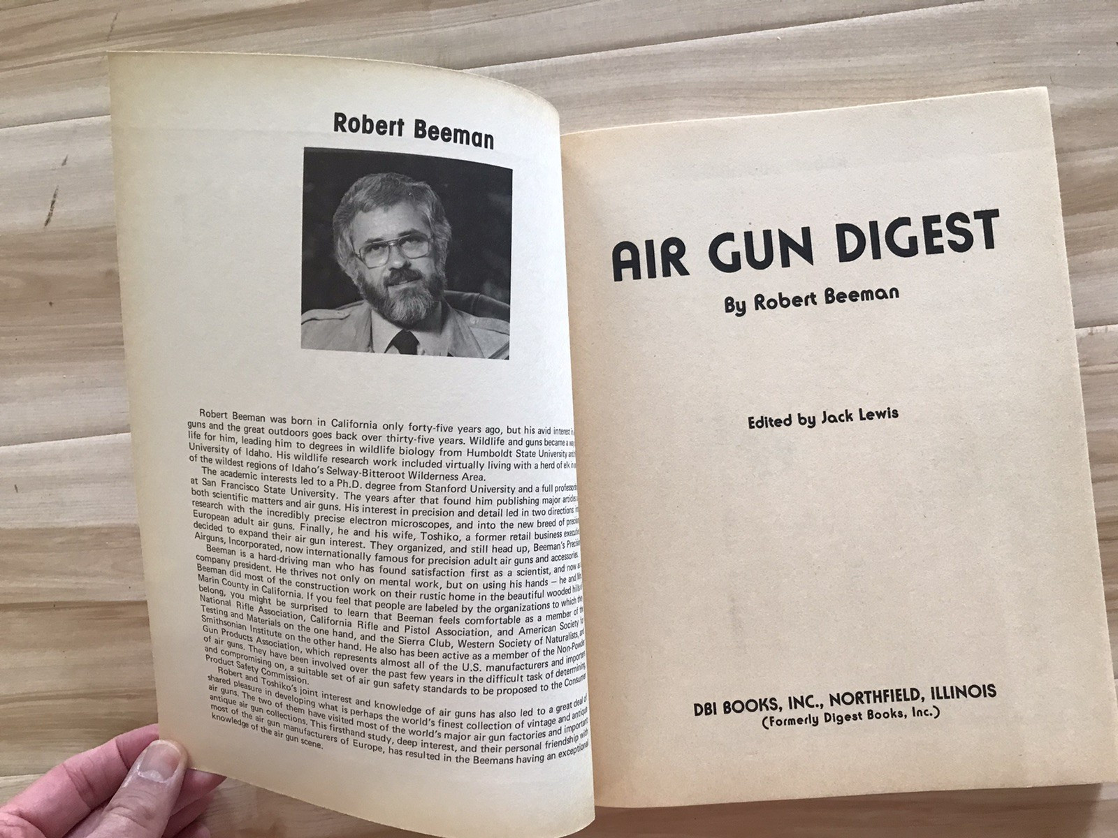 Vintage 1977 Air Gun Digest – 256 pages in a GIANT SIZE!
