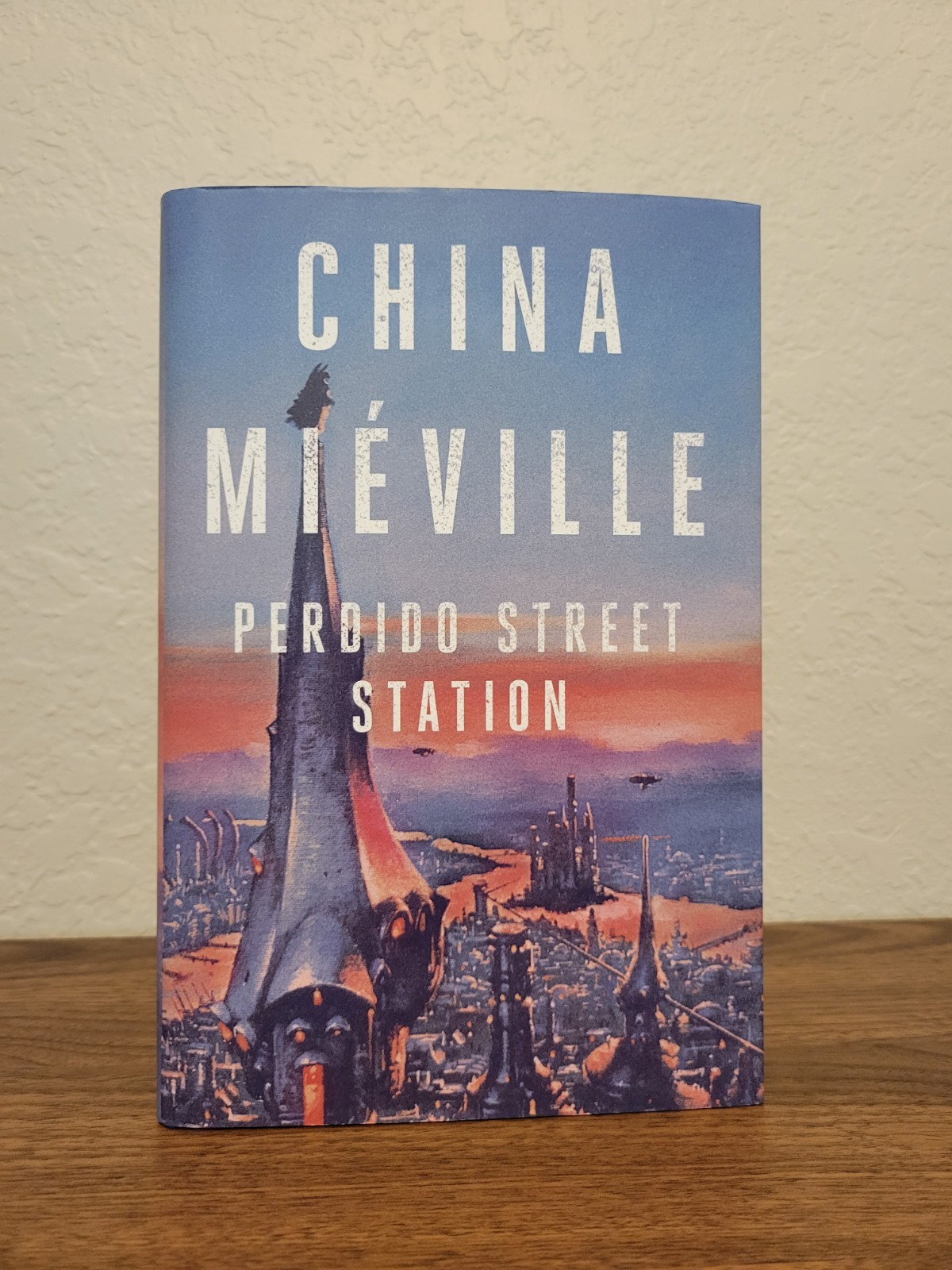 SIGNED Perdido Street Station by China Mieville Broken Binding