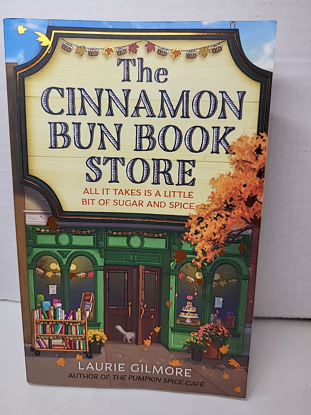 The Cinnamon Bun Bookstore by Laurie Gilmore Paperback