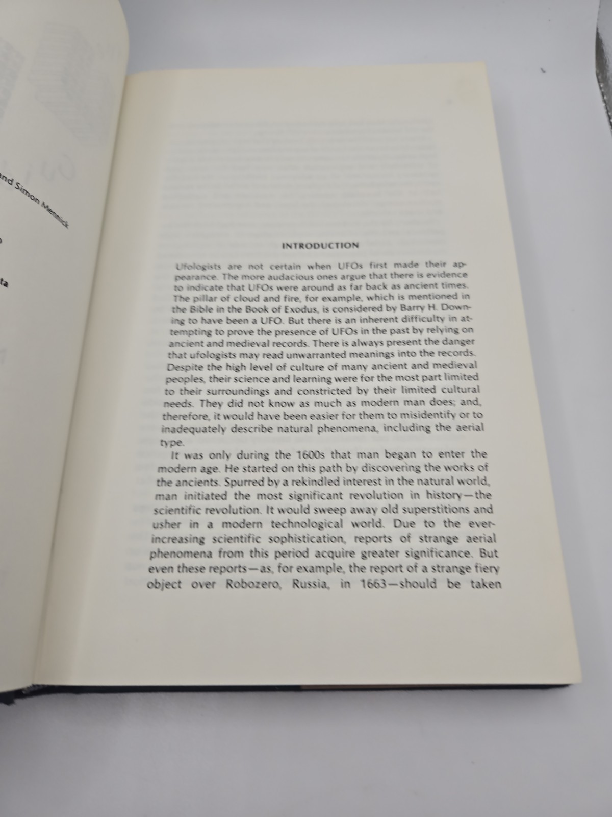 The UFO Guidebook ASPECT OF OFOLOGY by Simon Mennick & Norman J. Briazack 1978