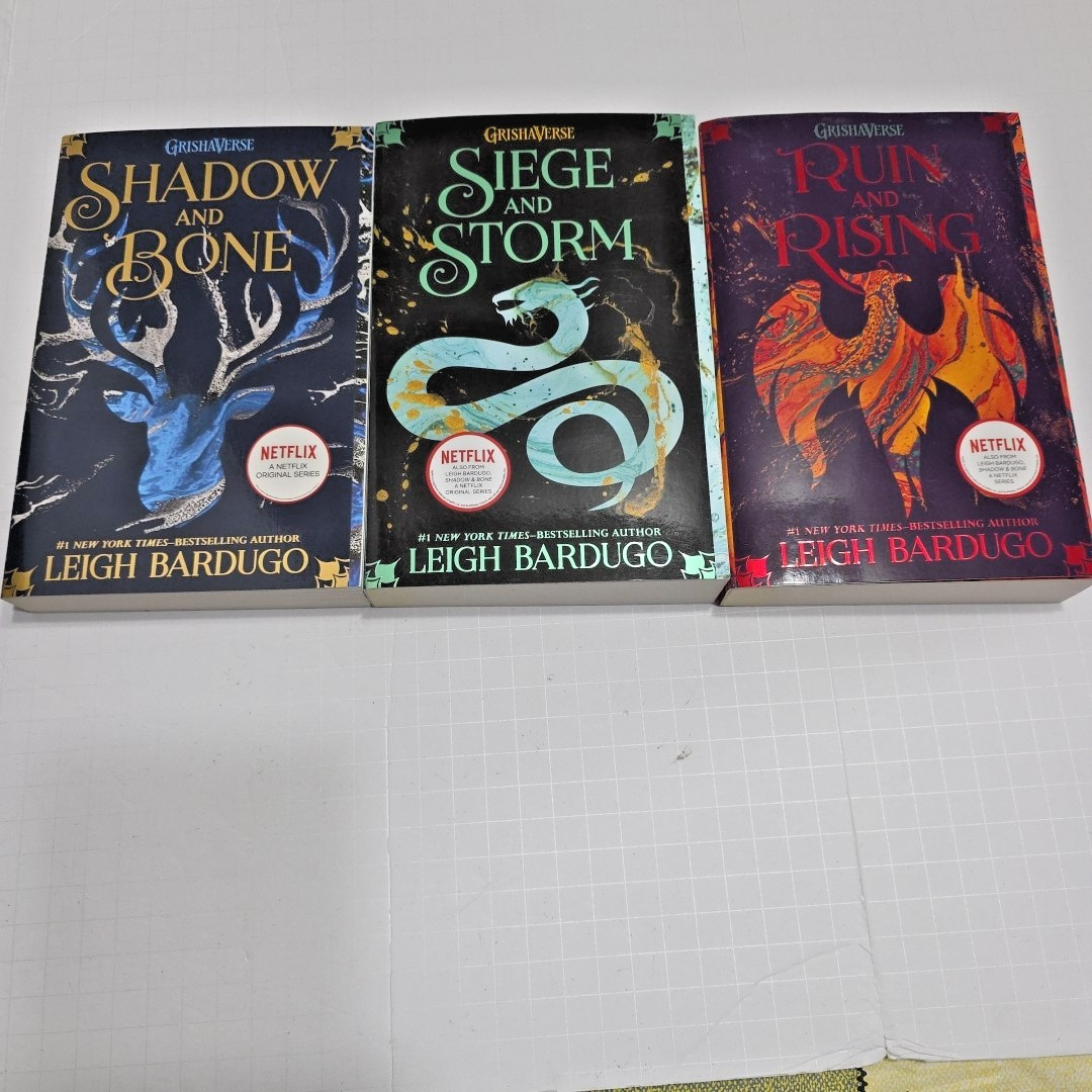 Shadow and Bone Trilogy Box Set Leigh Bardugo HC Siege Storm Ruin Rising