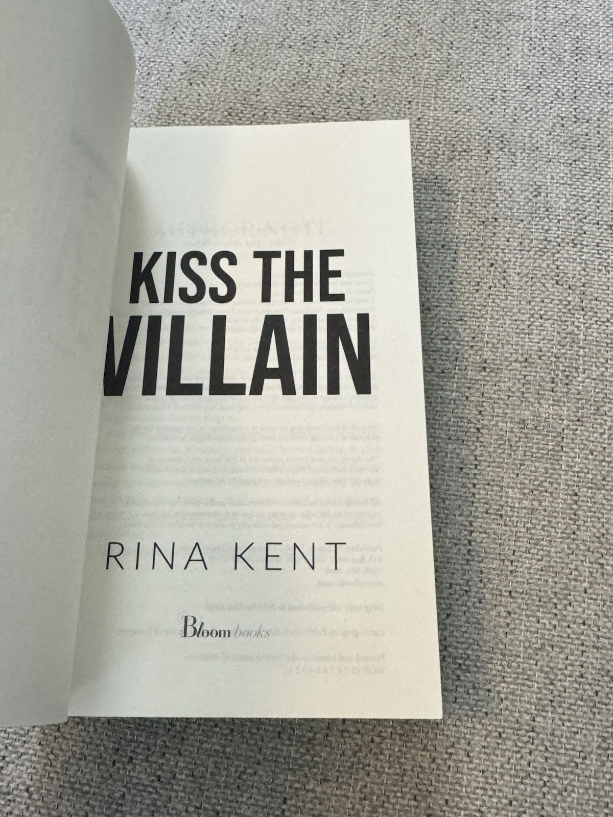 Kiss The Villain Rina Kent Deluxe Edition With Signed Bookplate Stenciled Edge