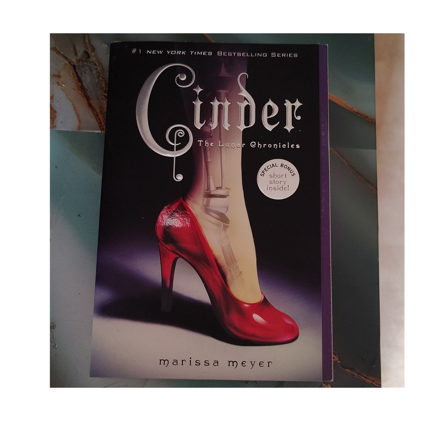 Cinder Marissa Meyer Paperback Square Fish Lunar Chronicles Bonus Story