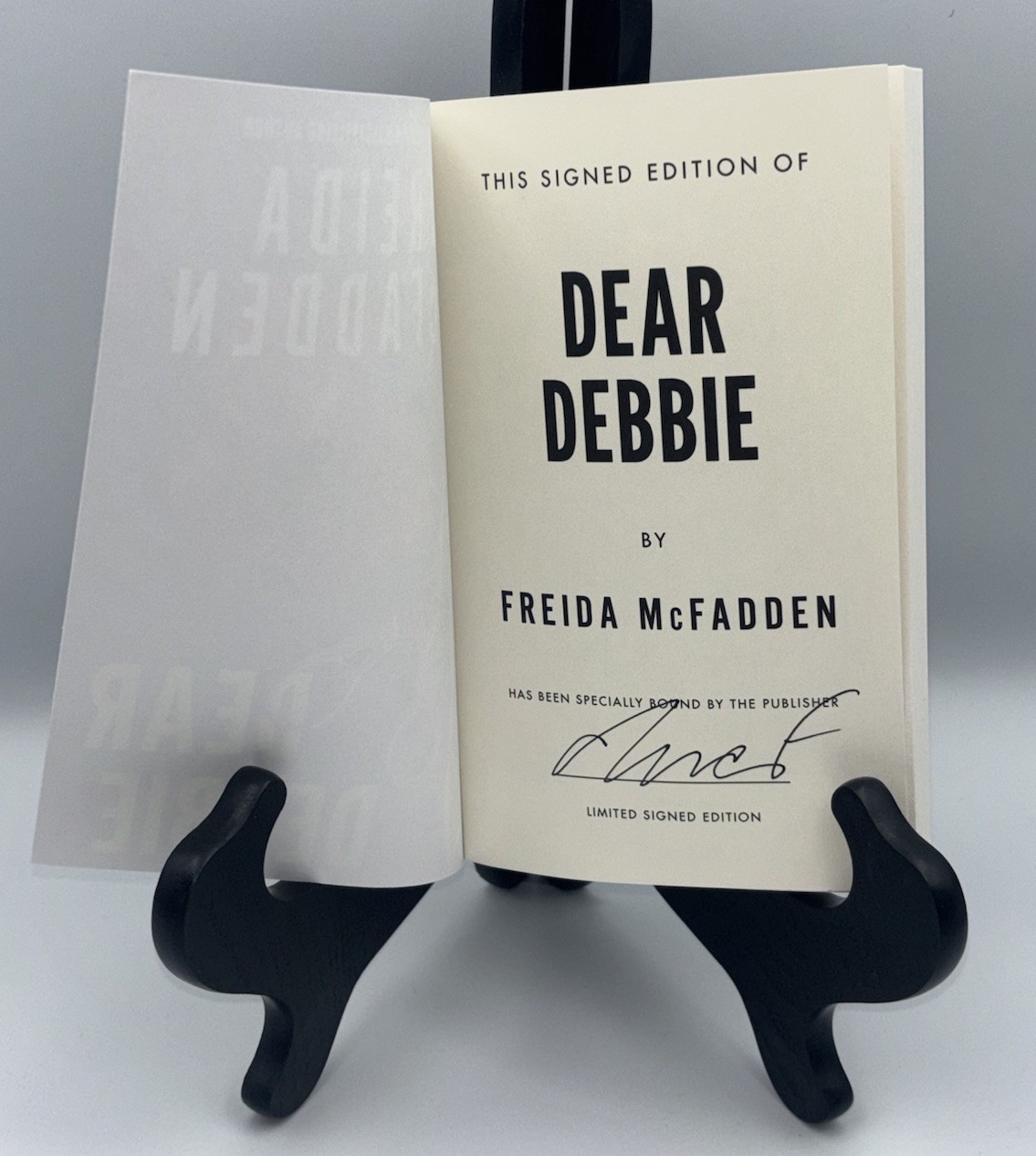 FREIDA MCFADDEN DEAR DEBBIE 2026 SIGNED AUTOGRAPHED 1ST ED. PAPERBACK SHIPS ASAP