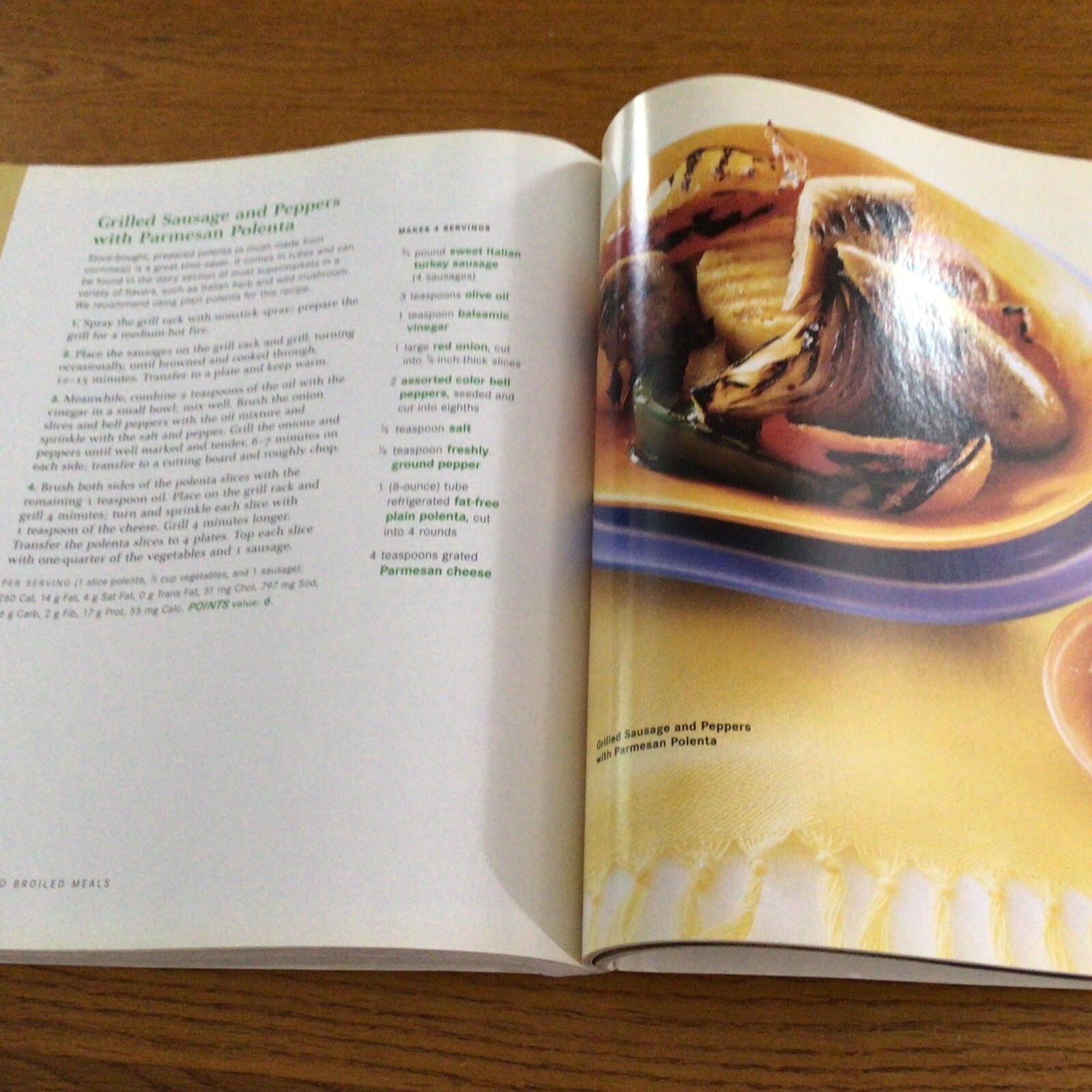 WW WEIGHT WATCHERS Everyone Loves CHICKEN 200+ RECIPES Cookbook 336 Pages Points