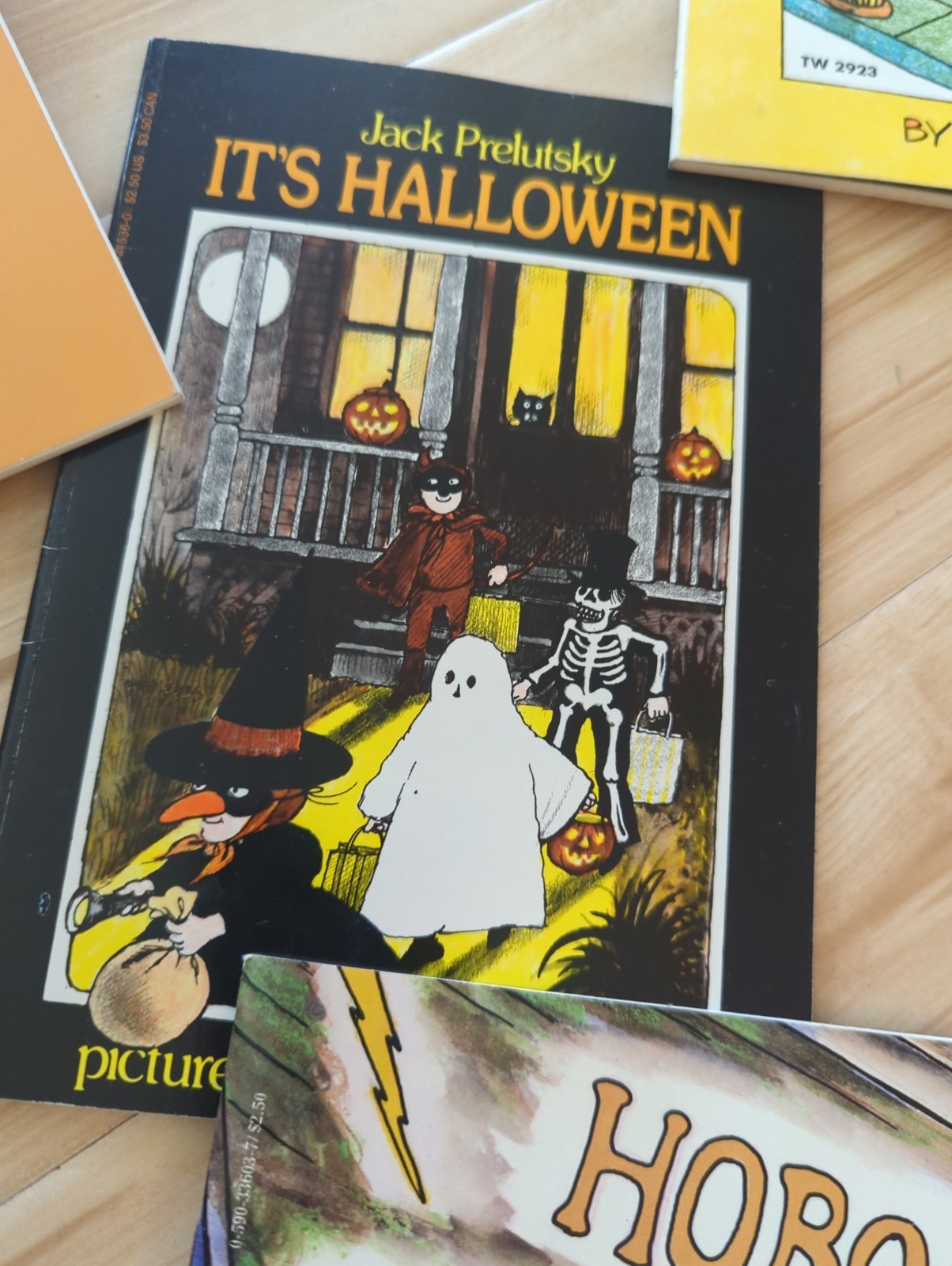 Scholastic Lot of 8 Illustrated Children’s Paperback Halloween Books Ages 4-8