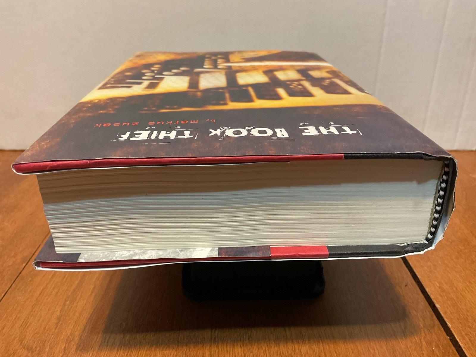 THE BOOK THIEF Markus Zusak Hardcover DJ First American Edition Printing 2006