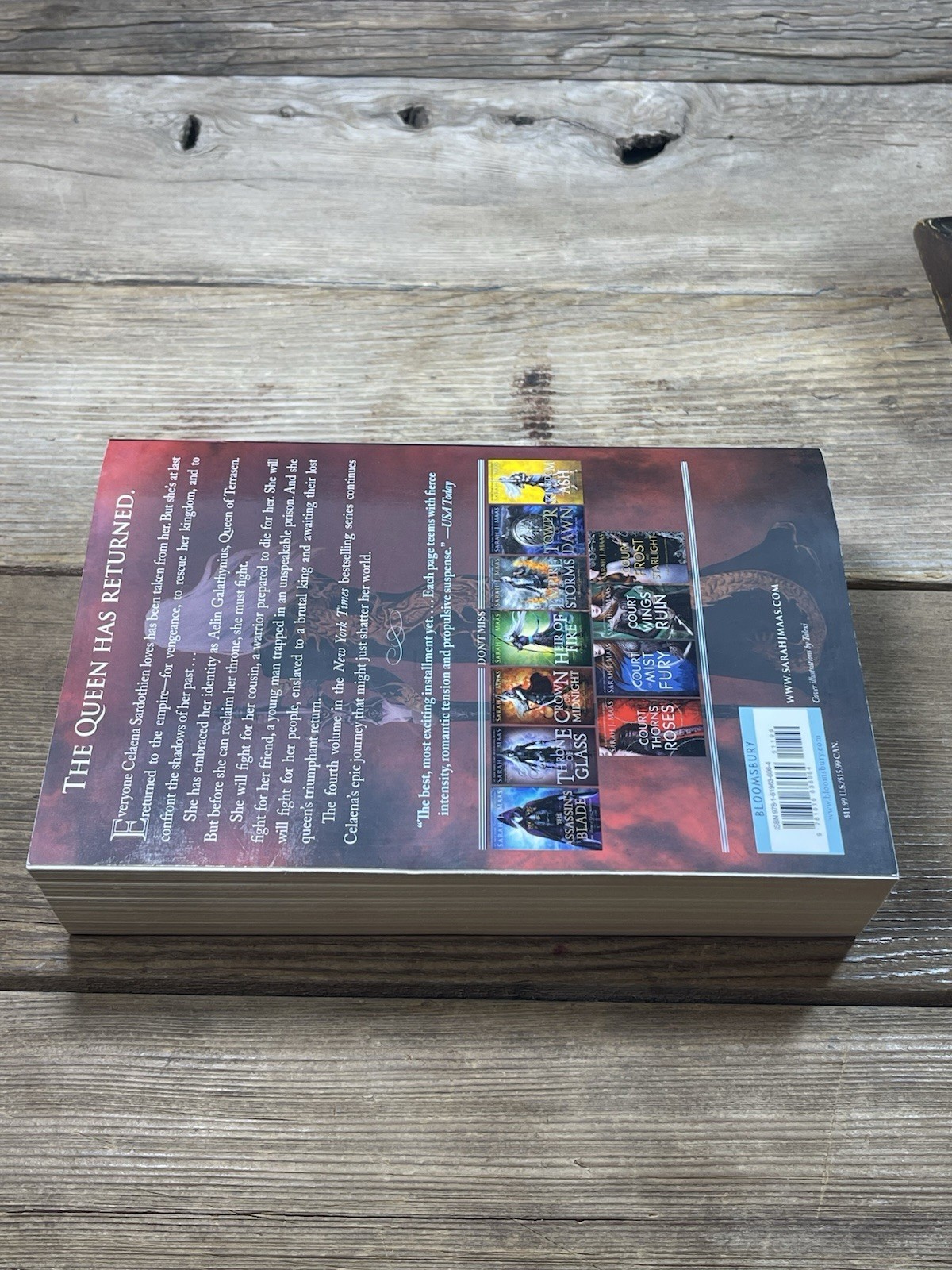 QUEEN OF SHADOWS (THRONE OF GLASS) By Sarah J. Maas **Mint Condition**
