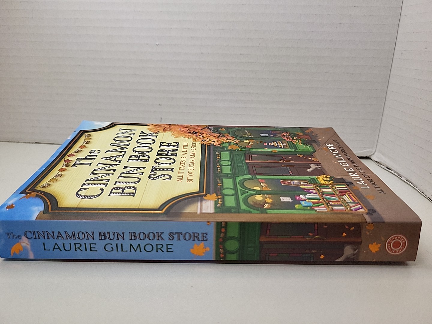 The Cinnamon Bun Bookstore by Laurie Gilmore Paperback