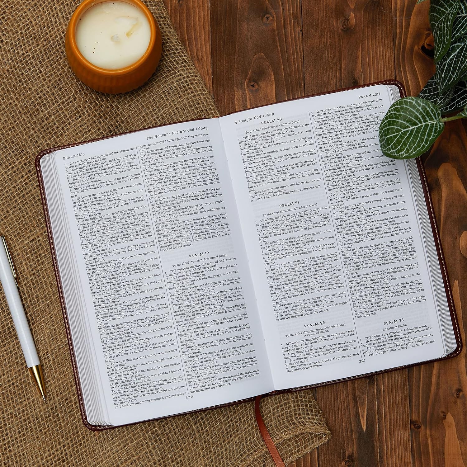 KJV Holy Bible: Gift and Award, Black Leather-Look, Red Letter, Comfort Print: K