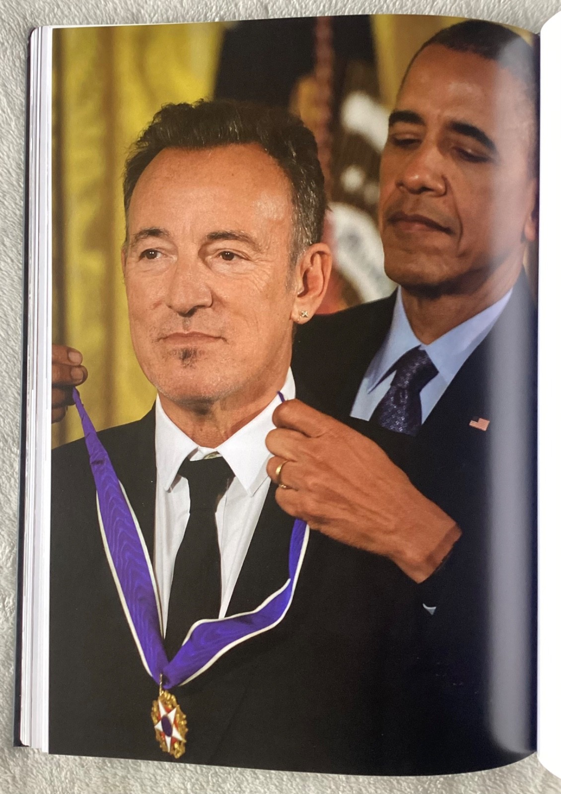 “BRUCE SPRINGSTEEN – An Illustrated Biography” – Hardcover – 184 Pages! – MINT!