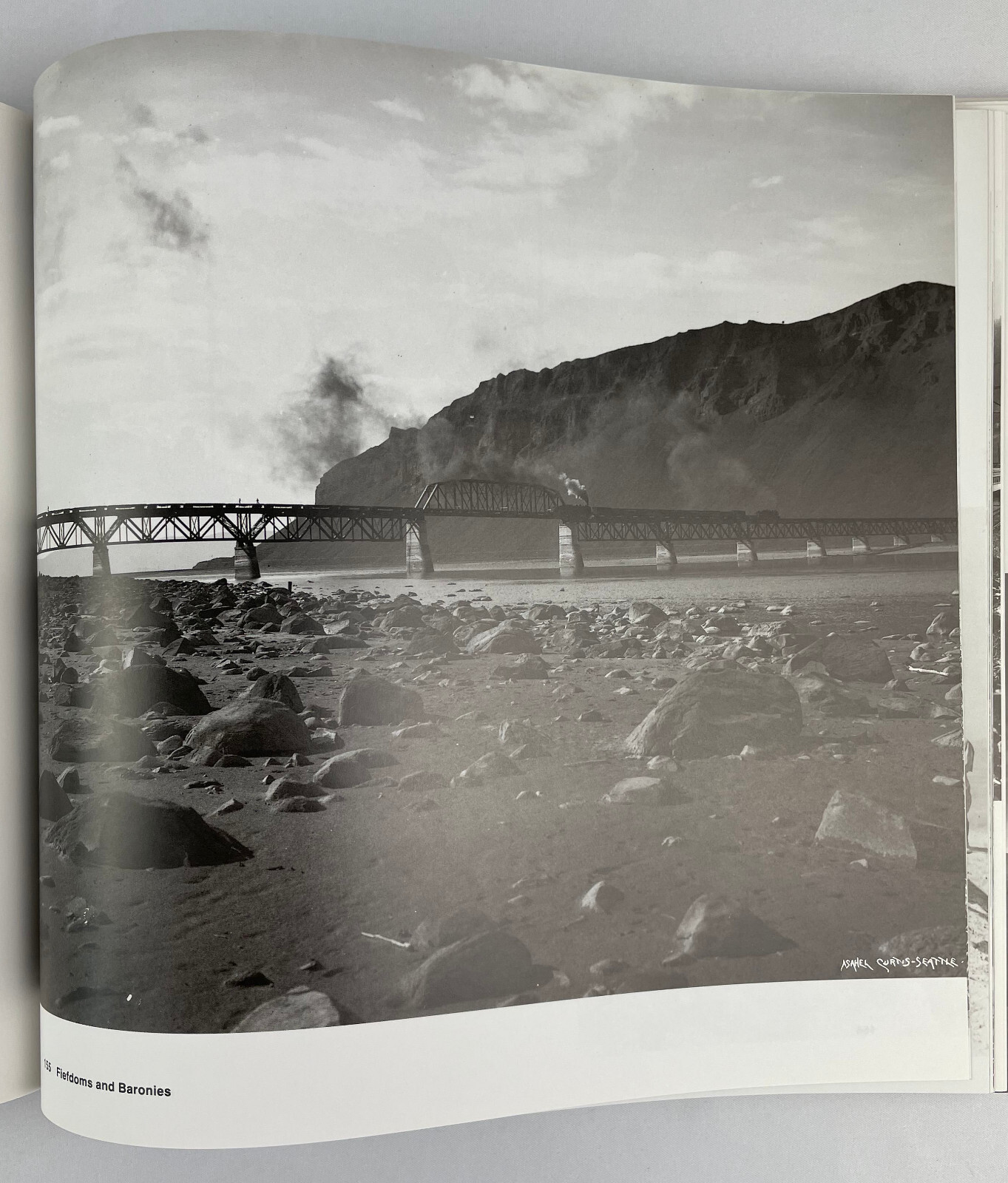 Railroad Signatures across the Pacific Northwest, Carlos A. Schwantes, 1993,HCDJ