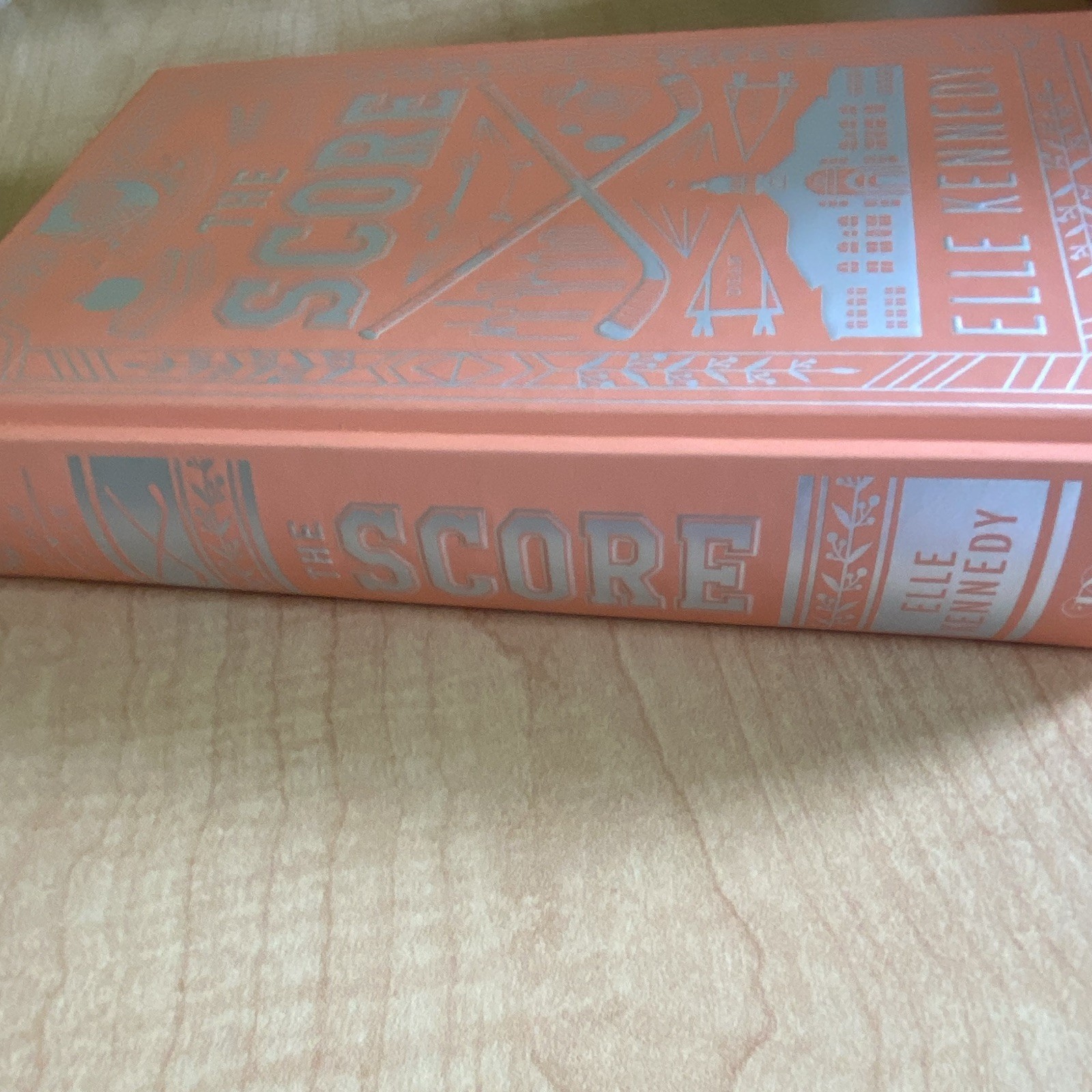 The Score (Off-Campus) by Elle Kennedy, Bloom Books, YA Romance Novel, HC