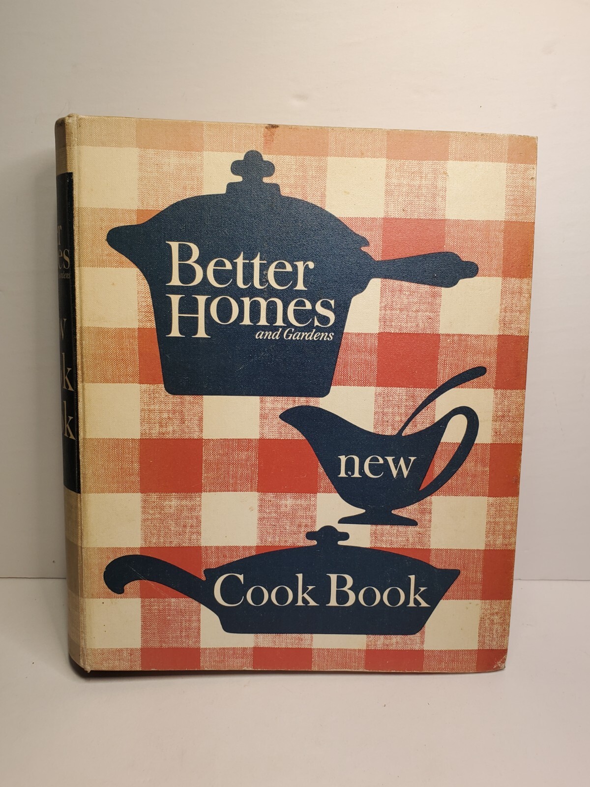 Better Homes & Gardens New Cookbook 5 Ring Binder. 1962 400 Pages