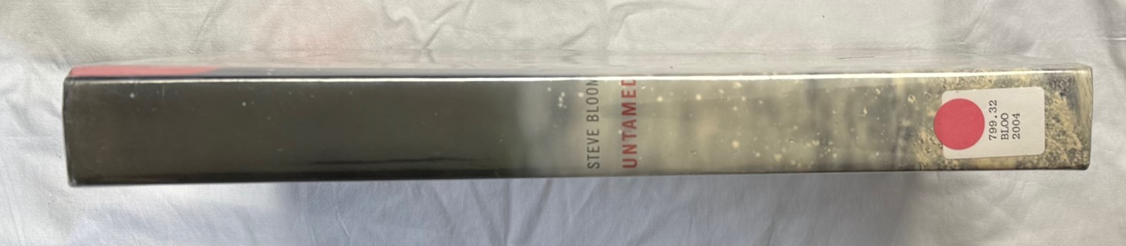 Untamed by Steve Bloom – WILD PHOTOS 2004 Hardcover, ex-library 14.6×11.6×1.5 in