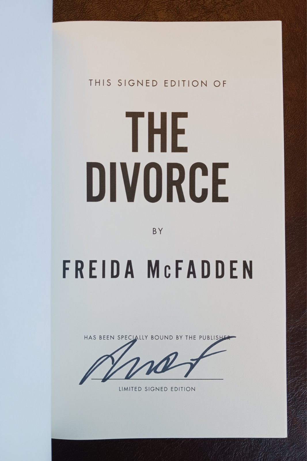 SIGNED Freida McFadden Autographed Book – The Divorce, Signed Edn 1st Print 2026
