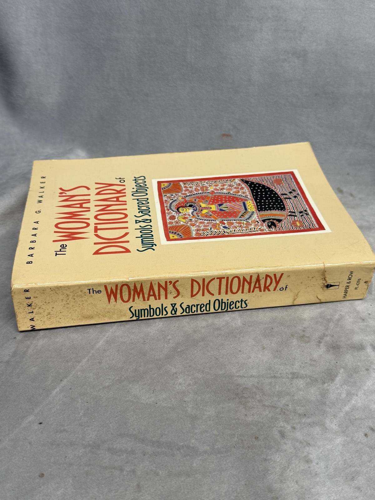 Vintage Woman’s Dictionary Symbols & Sacred Objects Walker Harper Tan PB 1988